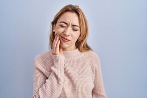 unbearable tooth pain symptoms